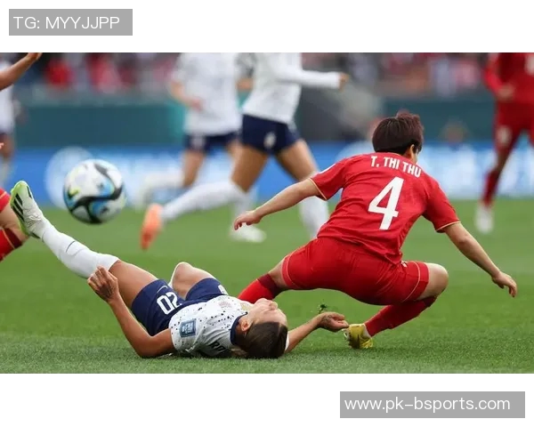 拍照手势定格瞬间足球球星赛场魅力与个性全面展现